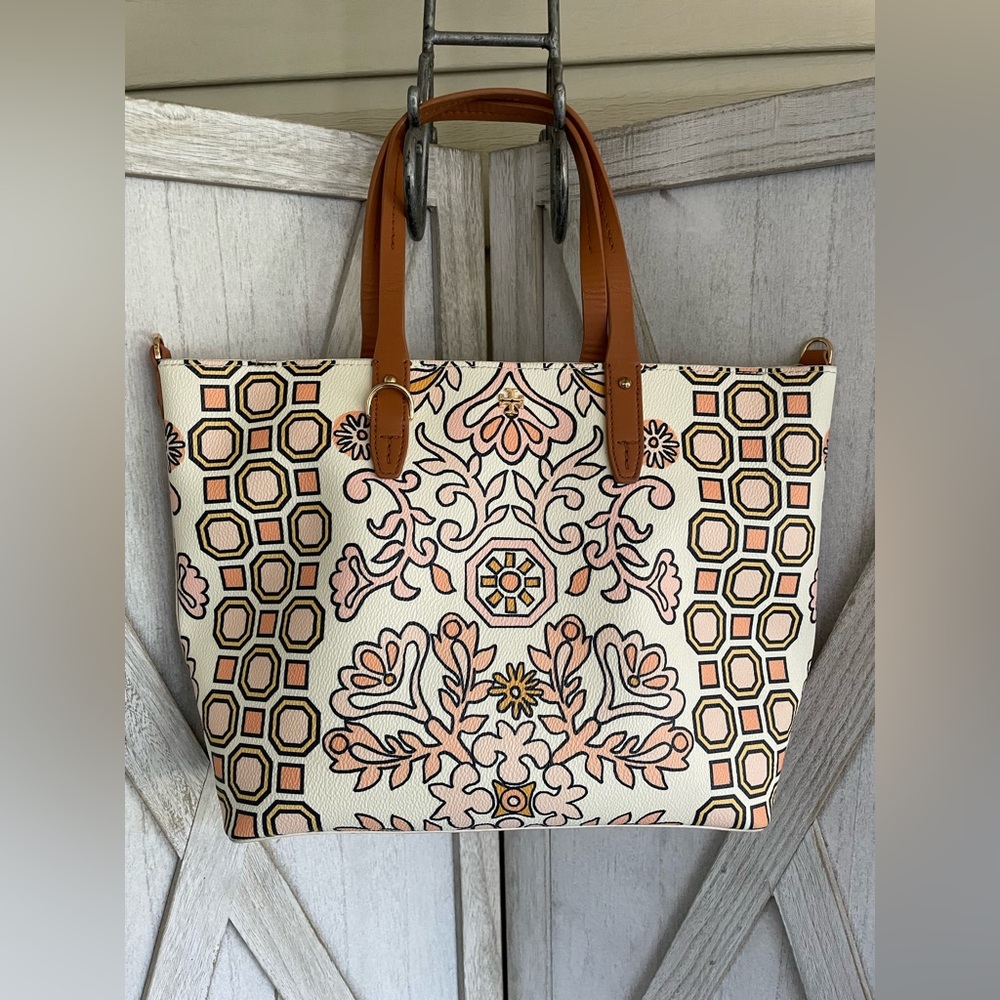 Gorgeous Tory Burch Leather Tote with removable shoulder strap